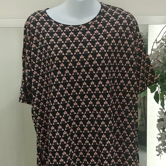 LulaRoe Minnie Mouse Disney Irma Tunic Top-0412 - Picture 1 of 9